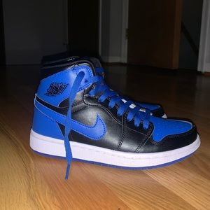 AIR JORDAN 1 MID 'HYPER ROYAL'
